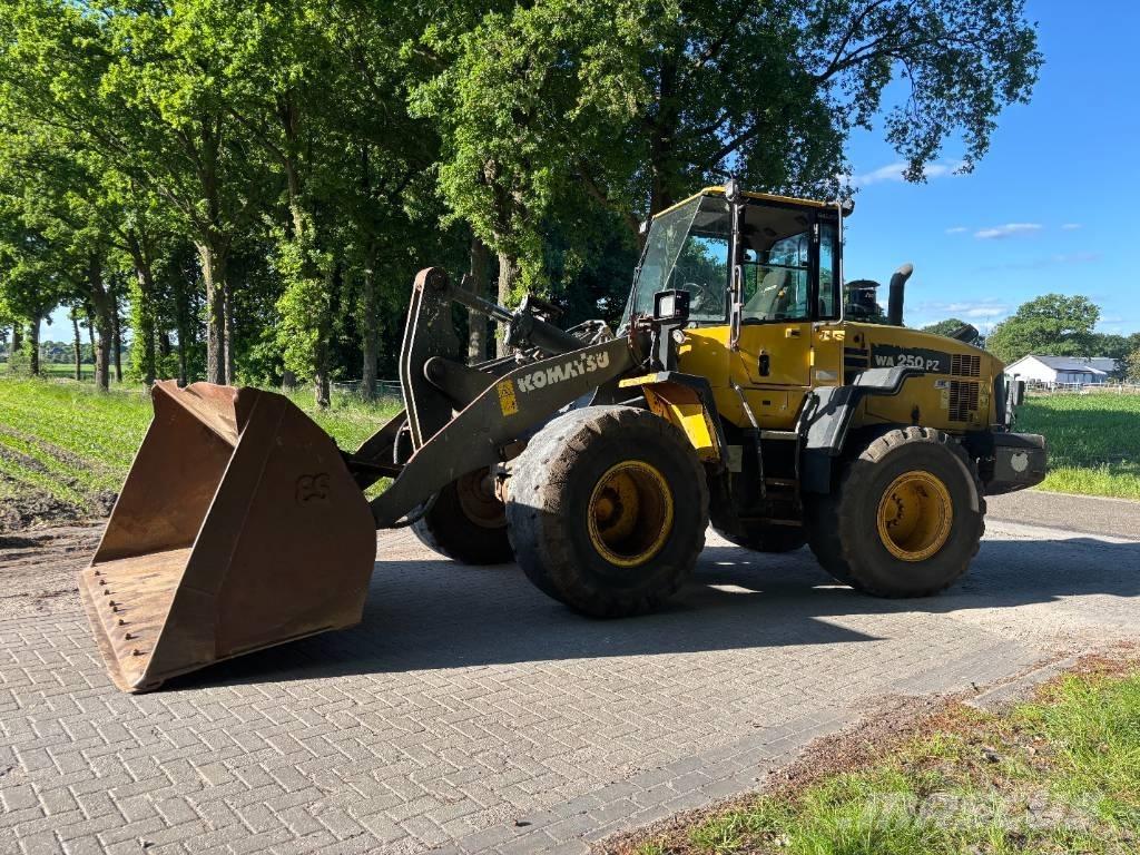 Komatsu WA250-6 Kolesni nakladalci