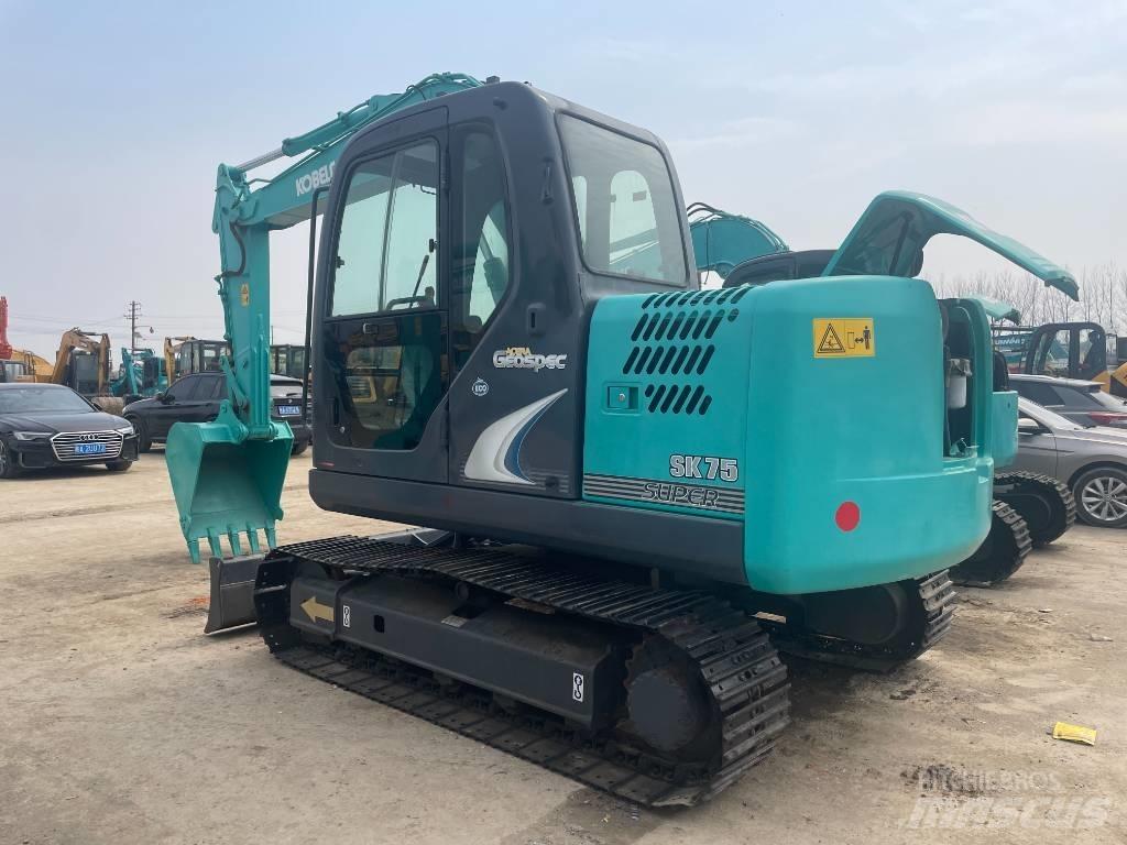Kobelco SK 75 Bagri goseničarji