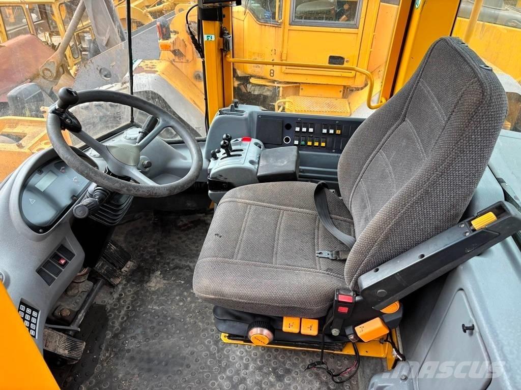 Volvo L 120 E Kolesni nakladalci