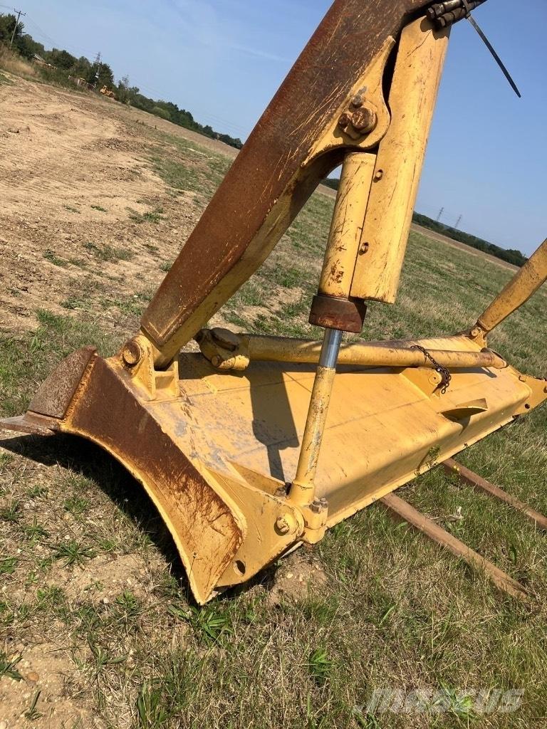 CAT 825 C Kompaktorji tal