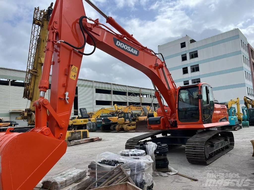 Doosan DX 300 Bagri goseničarji