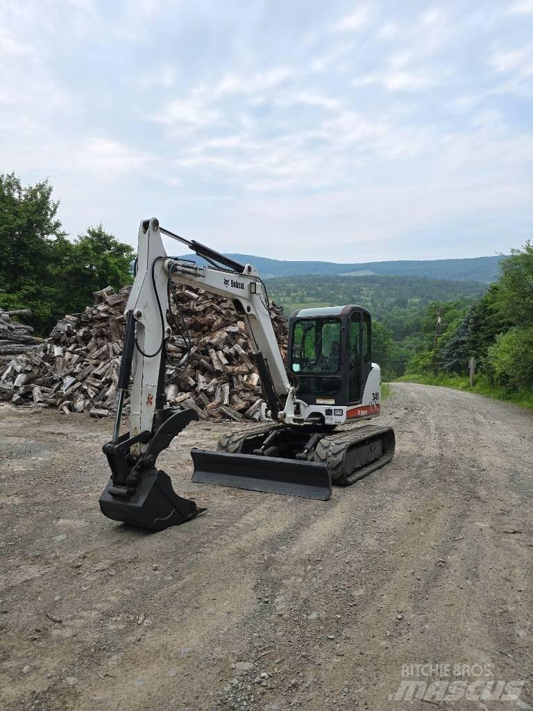 Bobcat 341 G Mini bagri <7t