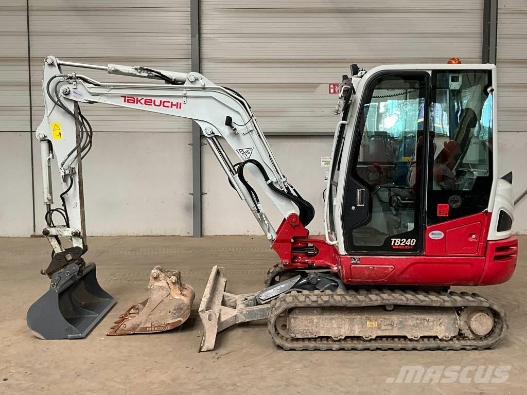 Takeuchi TB 240 Mini bagri <7t