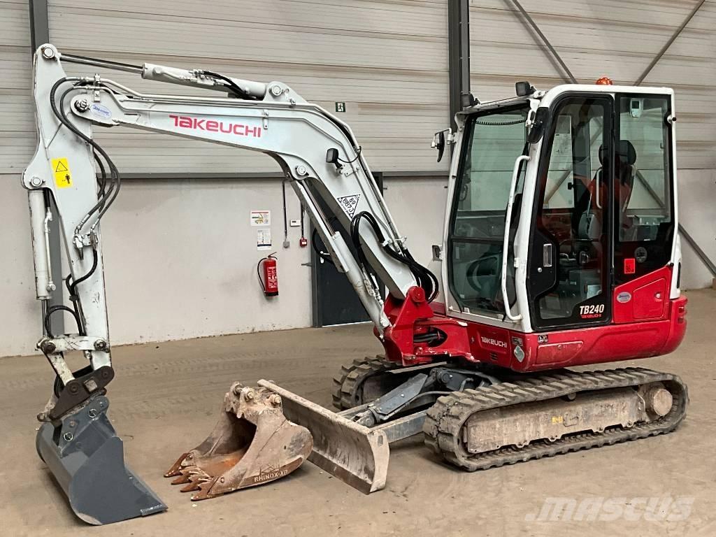 Takeuchi TB 240 Mini bagri <7t