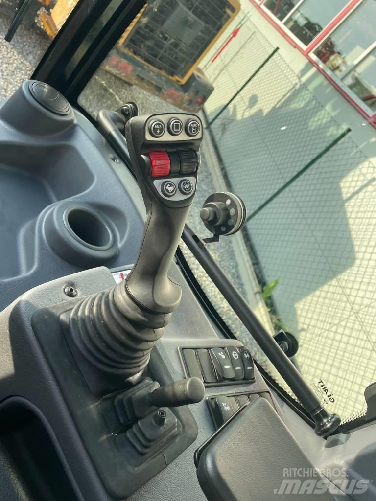 GiANT G 5000 TELE Večnamenski nakladalci