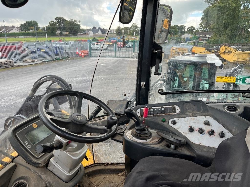 JCB 434s Kmetijski teleskopski nakladalci