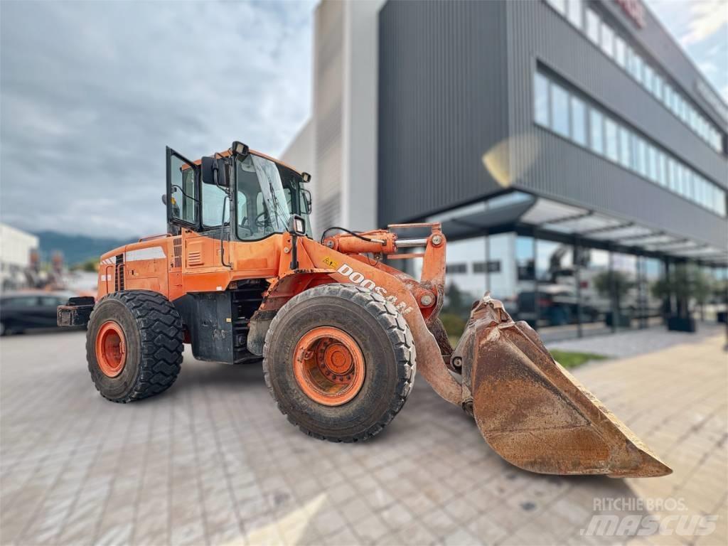 Doosan DL 300 Kolesni nakladalci