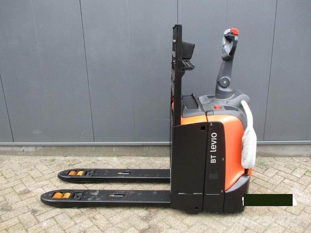 Toyota LPE 200 Električni nizko dvižni viličar s stojiščem