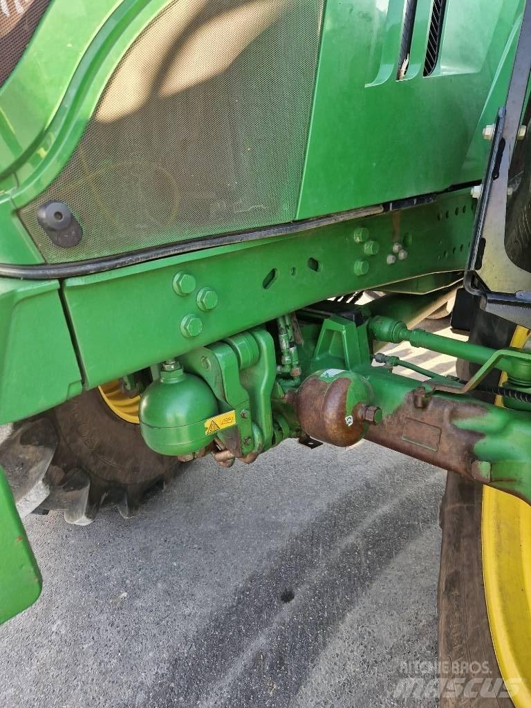 John Deere 6215 R Traktorji