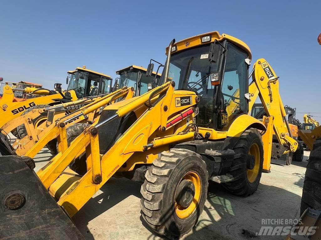 JCB 3 CX Kolesni nakladalci