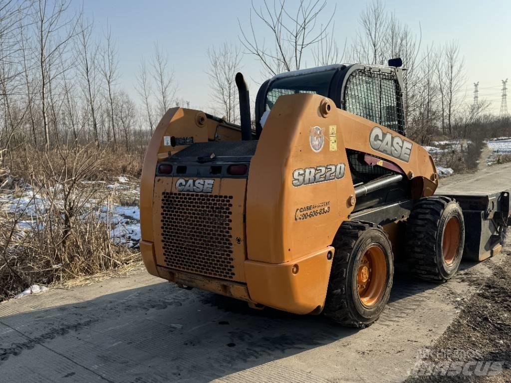 CASE SR220 Skid steer mini nakladalci