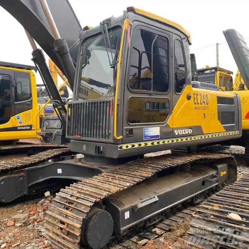 Volvo EC 240 Bagri goseničarji