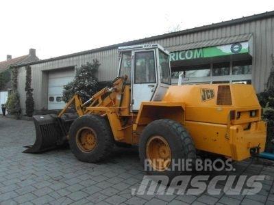 JCB 420 Kolesni nakladalci