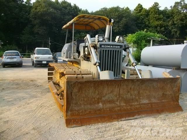 Komatsu D 40 P Buldožerji goseničarji