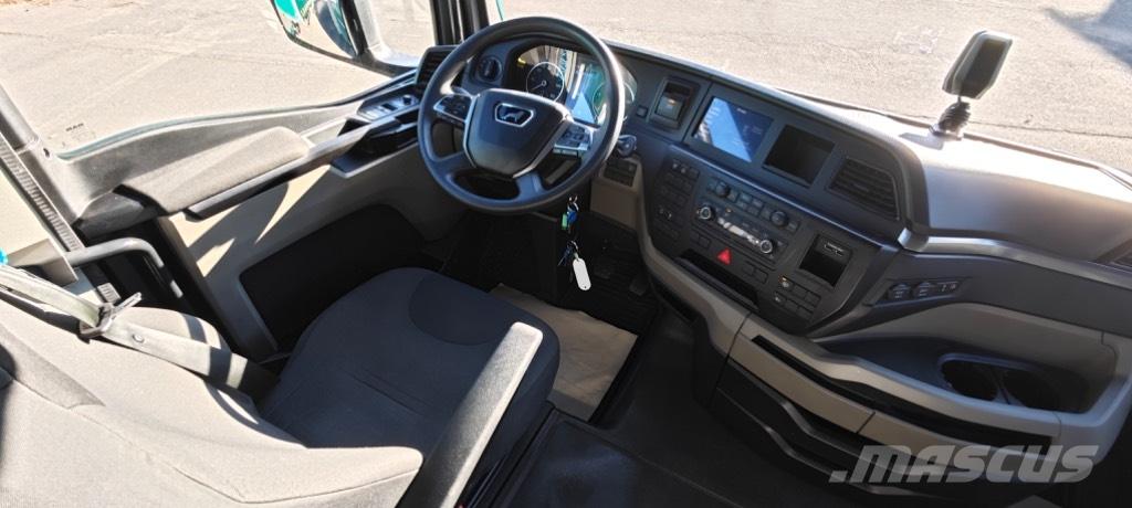 MAN TGX 18.470 Tovornjaki s ponjavo