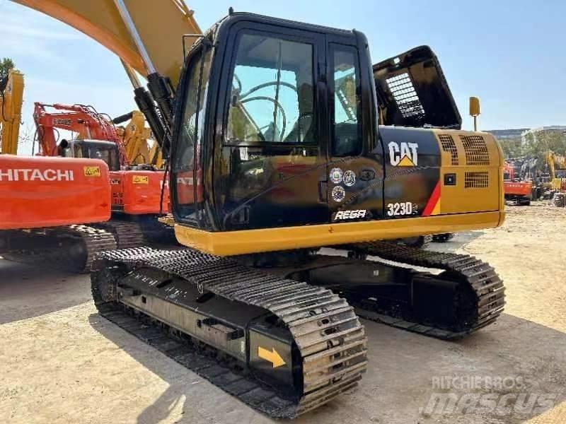 CAT 323 D Bagri goseničarji
