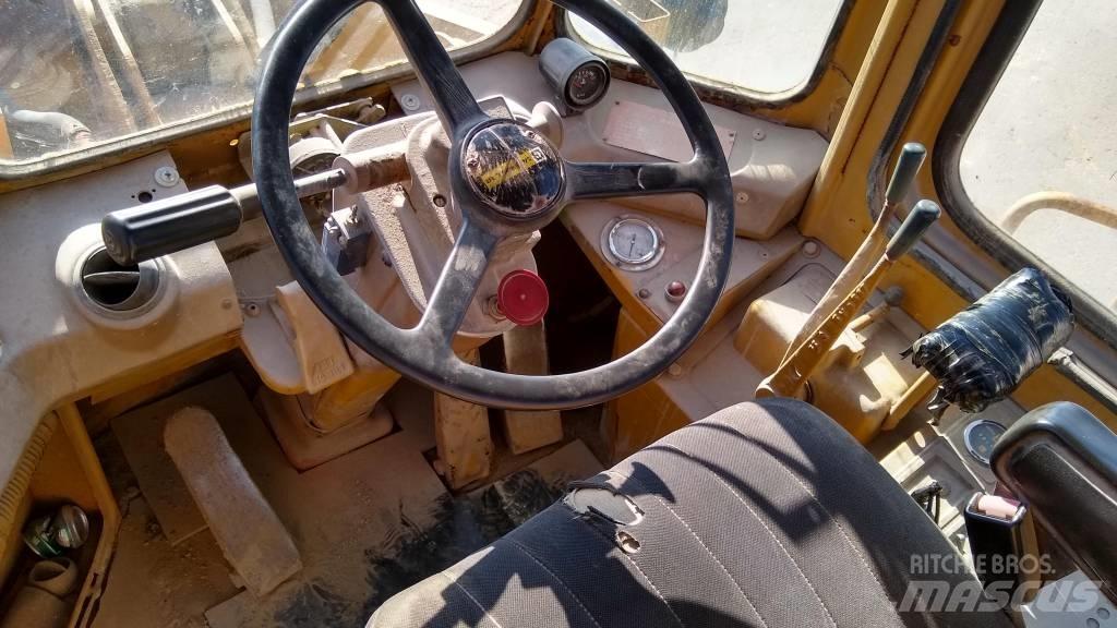 CAT 950 B Kolesni nakladalci