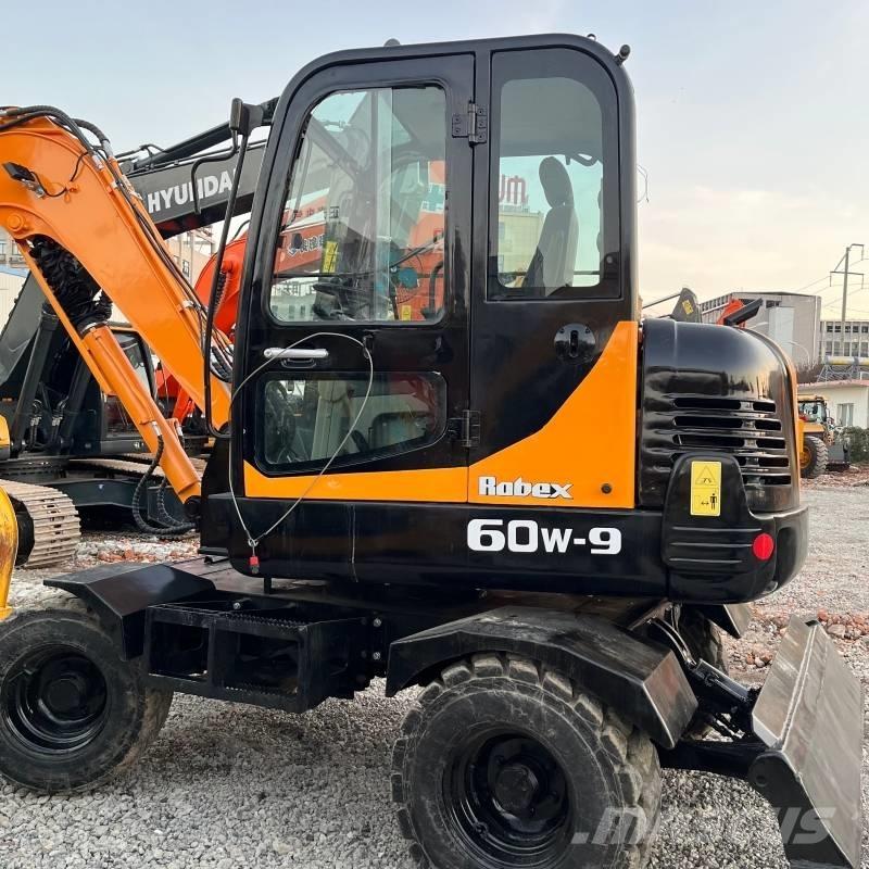 Hyundai R60W-9 Bagri na kolesih