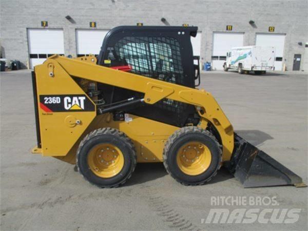 CAT 236 D Skid steer mini nakladalci