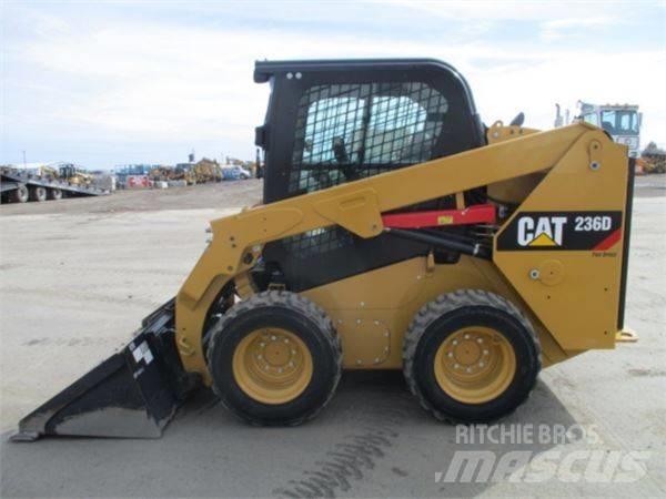 CAT 236 D Skid steer mini nakladalci