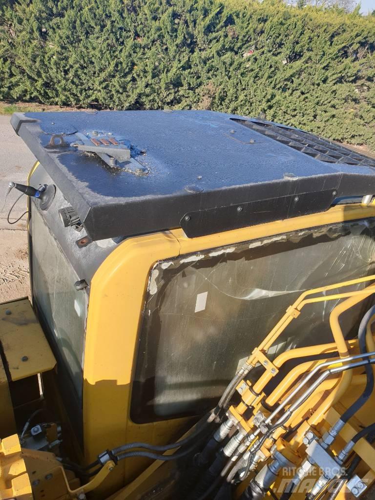 Komatsu PC490LC-11 Bagri goseničarji