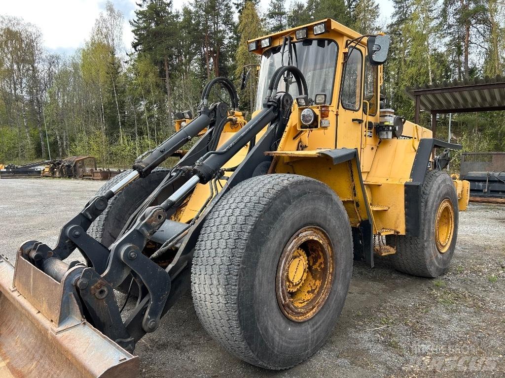 Volvo L 120 Kolesni nakladalci