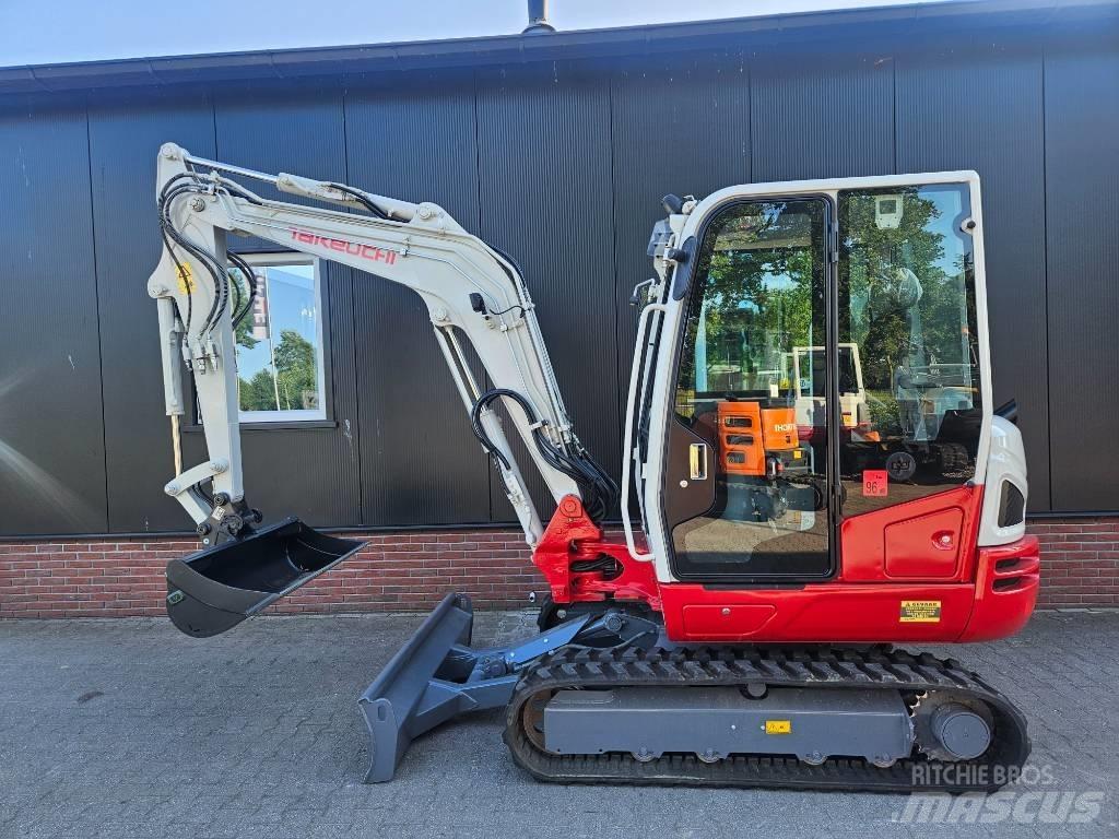 Takeuchi TB 240 Mini bagri <7t