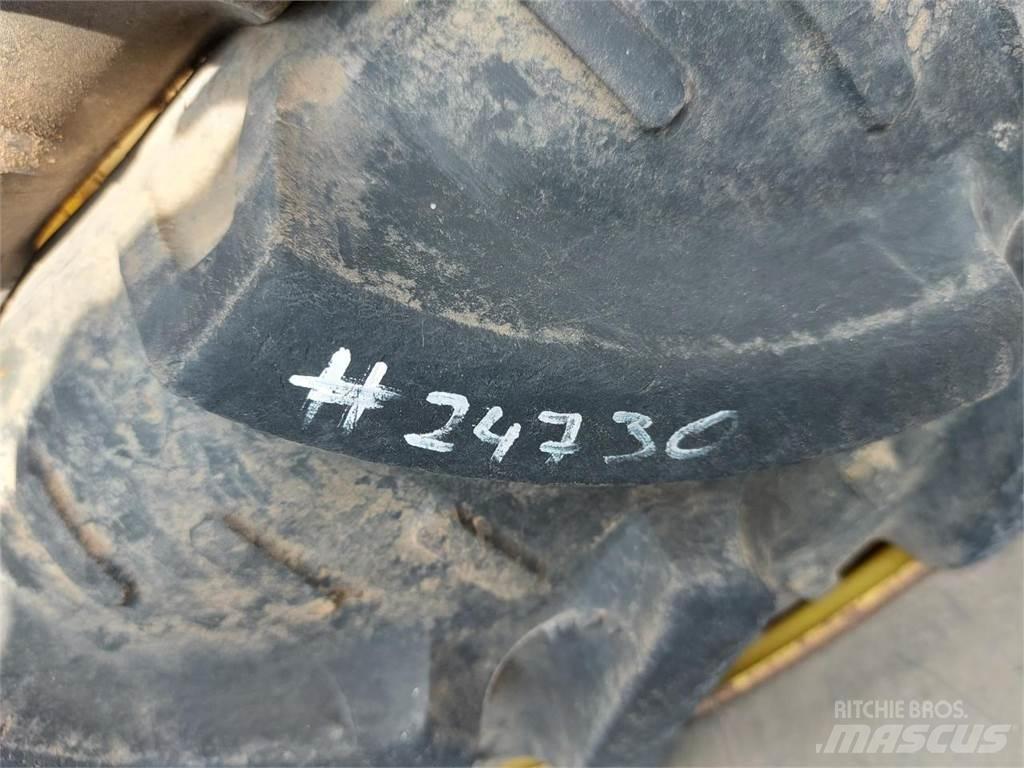 Kleber 270/95R32 Gume, kolesa in platišča