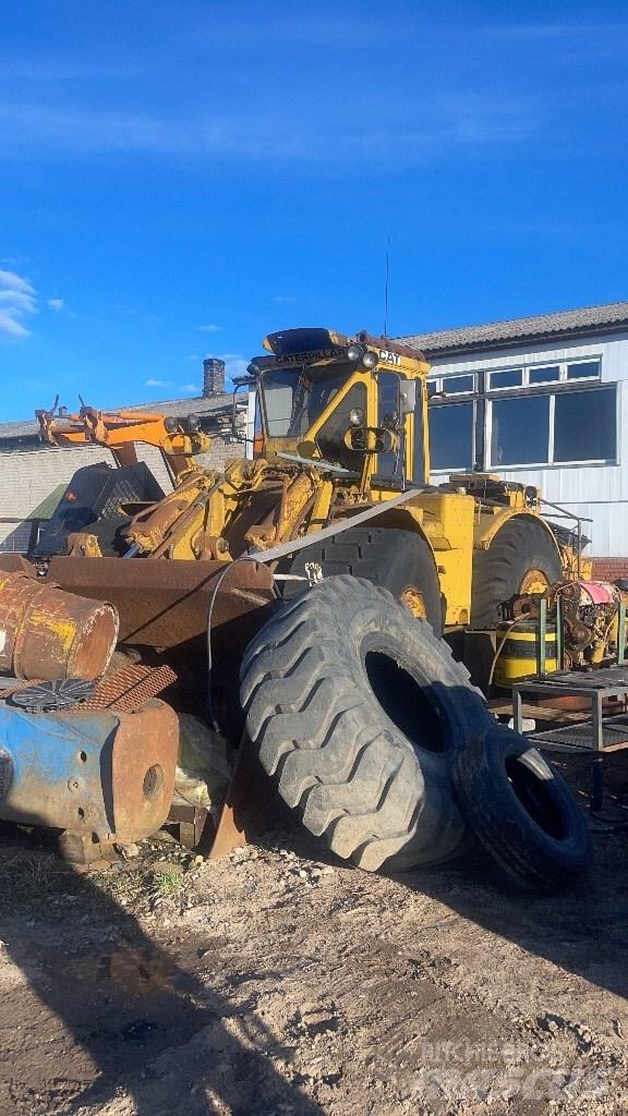 CAT 988 Kolesni nakladalci