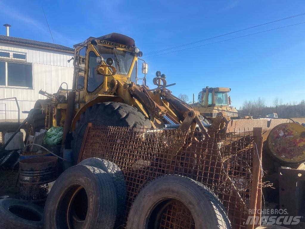 CAT 988 Kolesni nakladalci