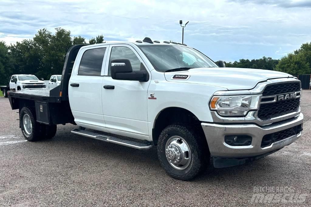 RAM 3500 TRADESMAN Tovornjaki s kesonom/platojem