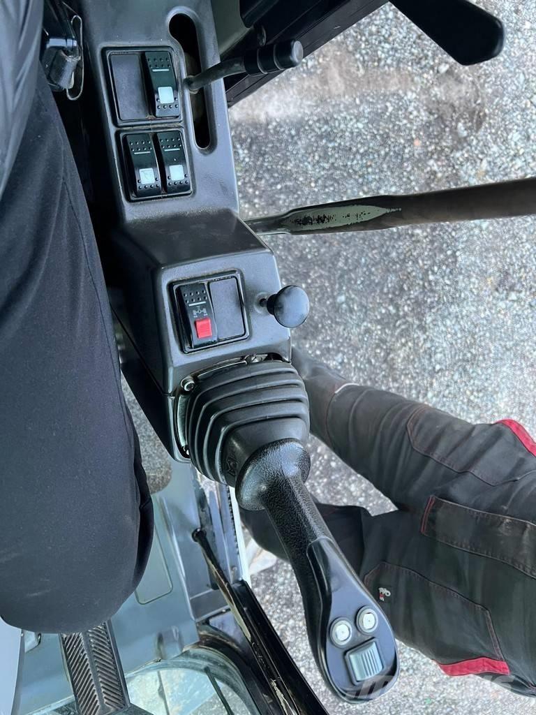 CAT M 313 D Bagri na kolesih