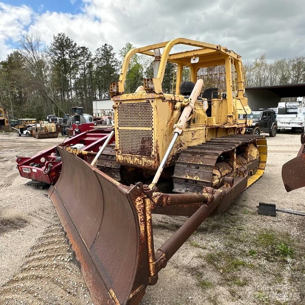 Komatsu D 68 E-1 Buldožerji goseničarji