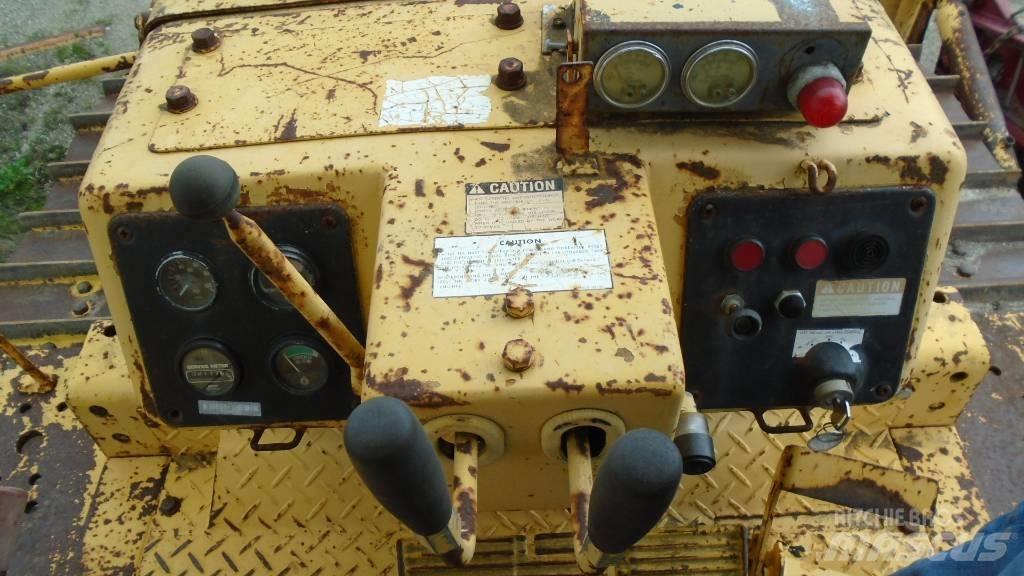 Komatsu D 68 E-1 Buldožerji goseničarji