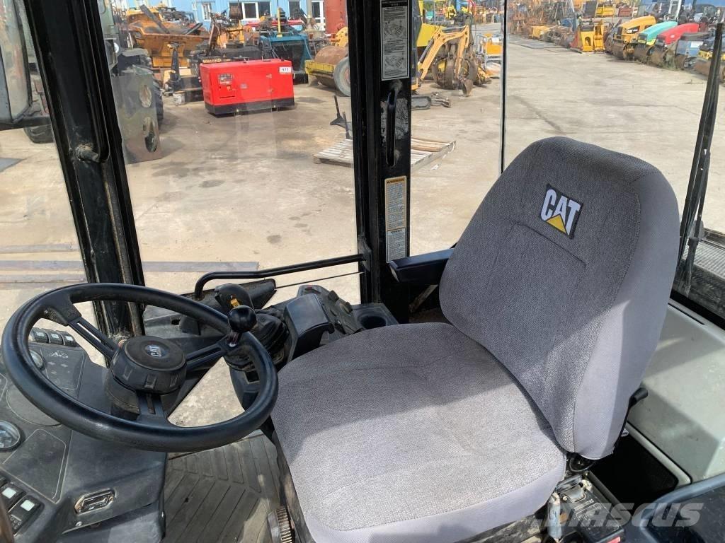 CAT 908 Kolesni nakladalci