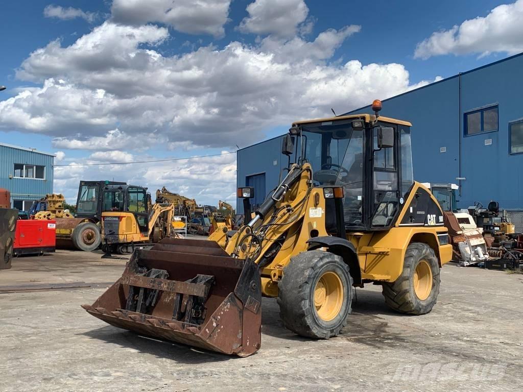 CAT 908 Kolesni nakladalci