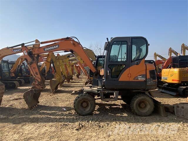 Doosan DX60W Bagri na kolesih