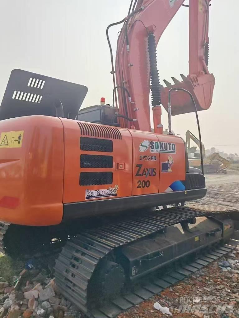 Hitachi 200-3 Bagri goseničarji
