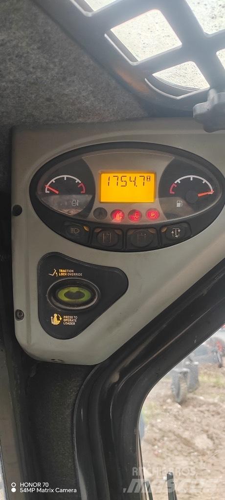Bobcat S 220 Skid steer mini nakladalci