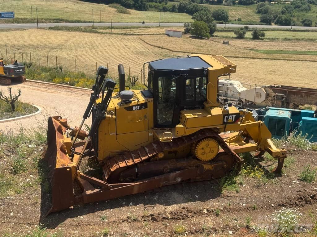 CAT D 6 T XL Buldožerji goseničarji