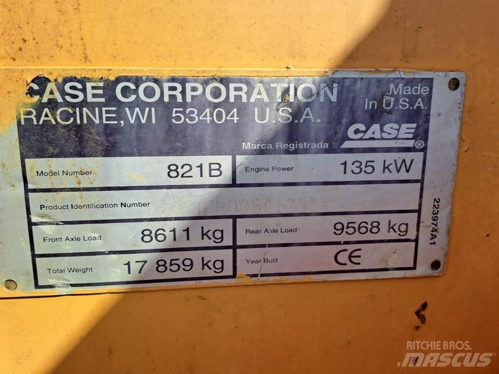 CASE 821 B Kolesni nakladalci