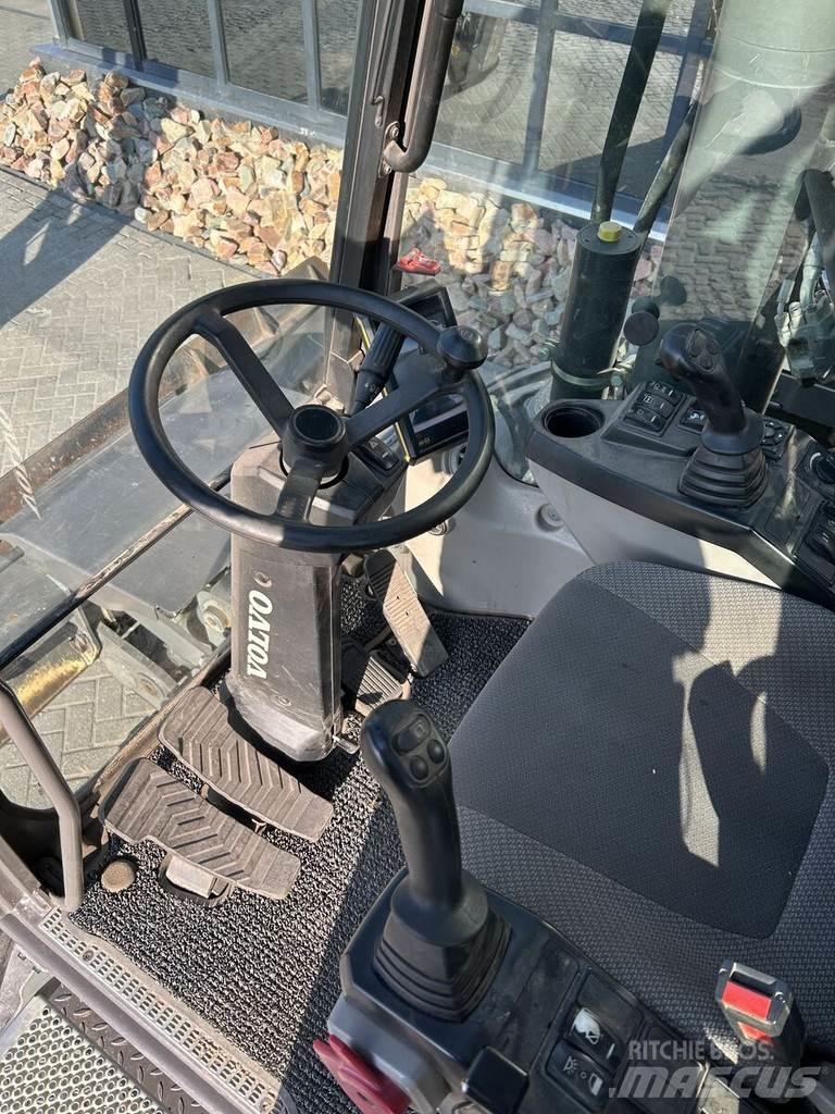 Volvo EW180E Bagri na kolesih