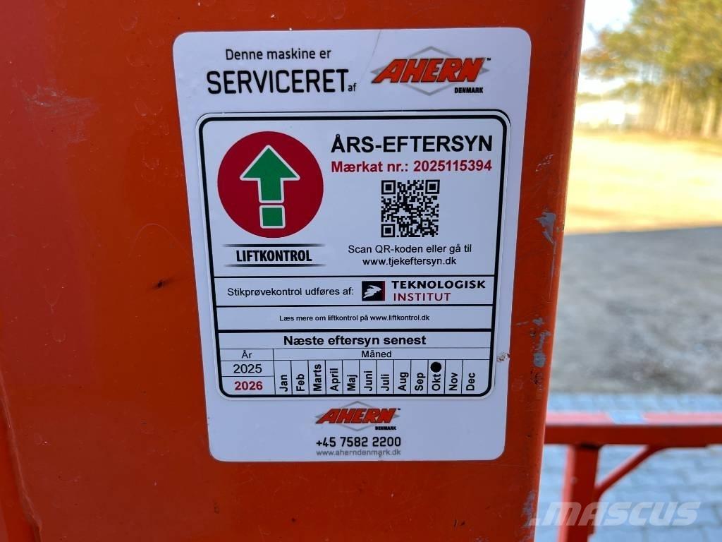 JLG 1230 ES Vertikalna dvigala