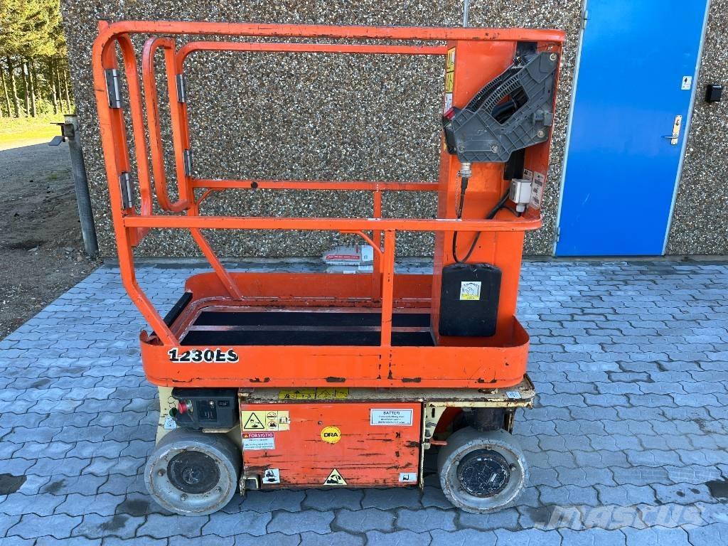 JLG 1230 ES Vertikalna dvigala