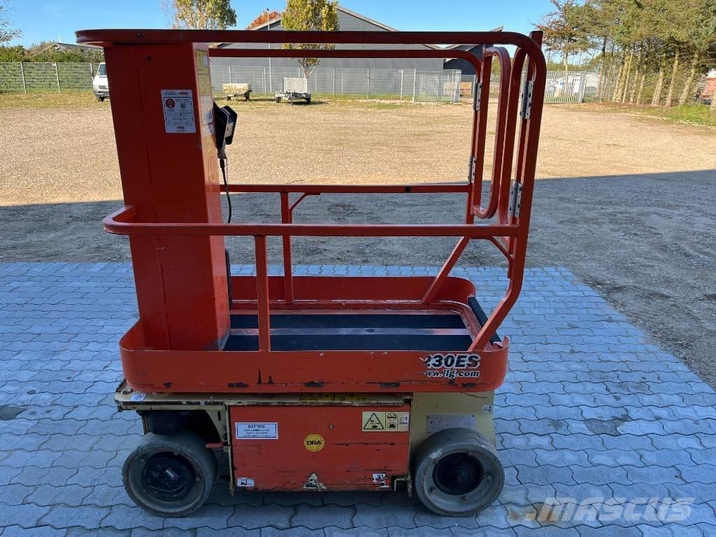 JLG 1230 ES Vertikalna dvigala