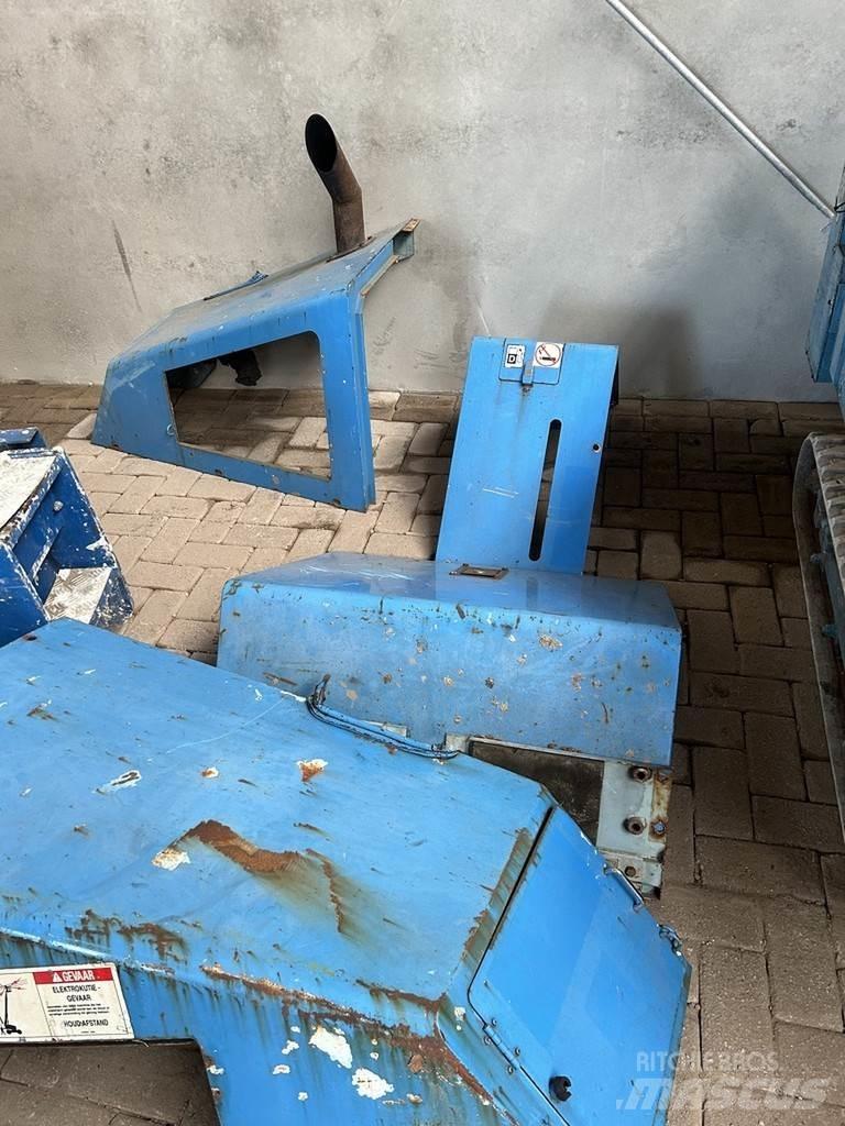 Aichi St12b Druga dvigala in dvižne ploščadi