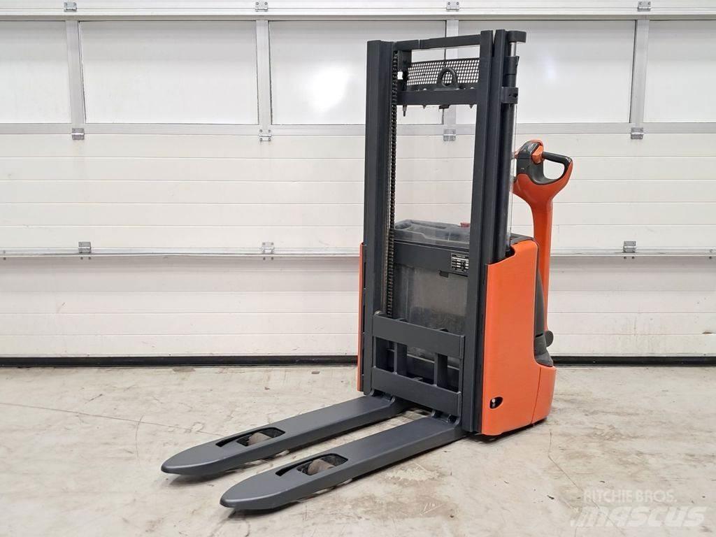 Linde L10B Ročni električni viličar