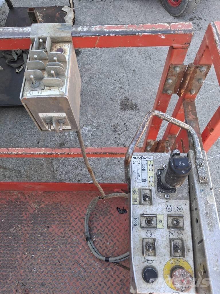 SkyJack SJ 6826 RT Škarjaste dvižne ploščadi