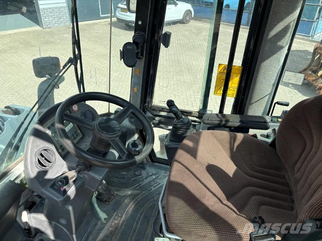 Liebherr L 538 Kolesni nakladalci