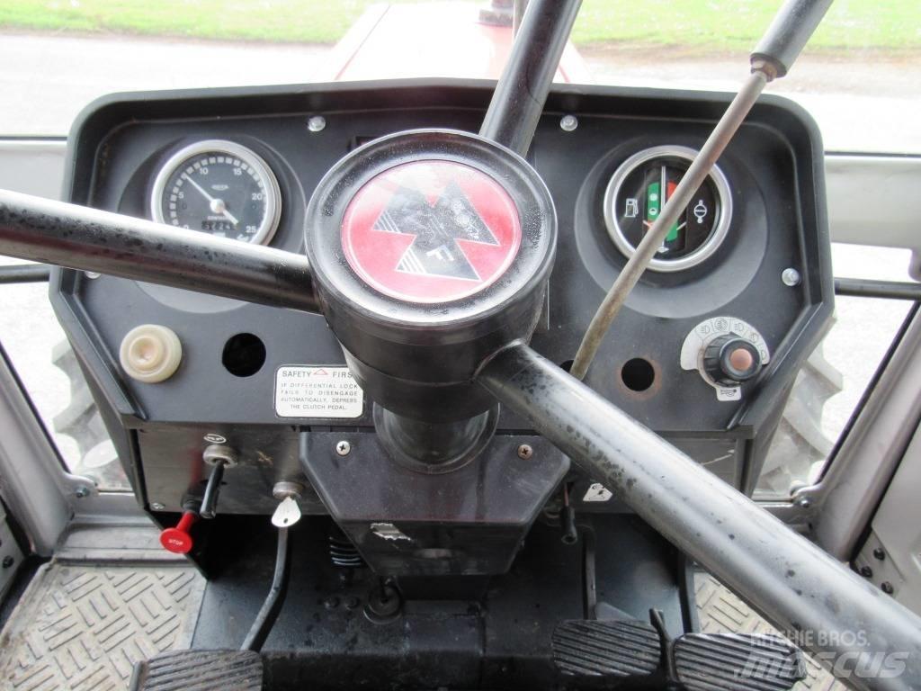 Massey Ferguson 690 Traktorji